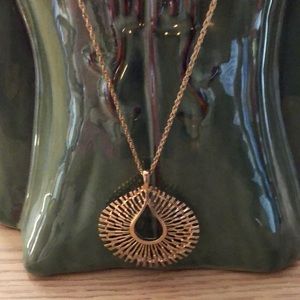 Gold tone vintage necklace